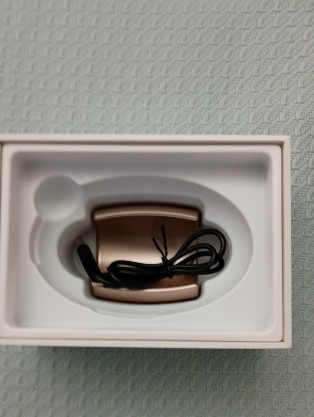 INIA Glace Microcurrent Facial Device - Picture 3 of 7